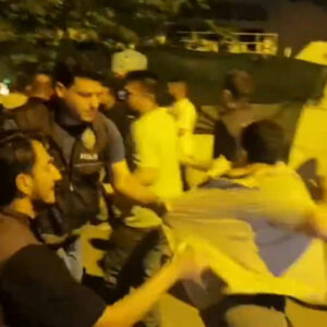 Topağacı’nda gece ortalık karıştı: Polis barikatı aşıldı