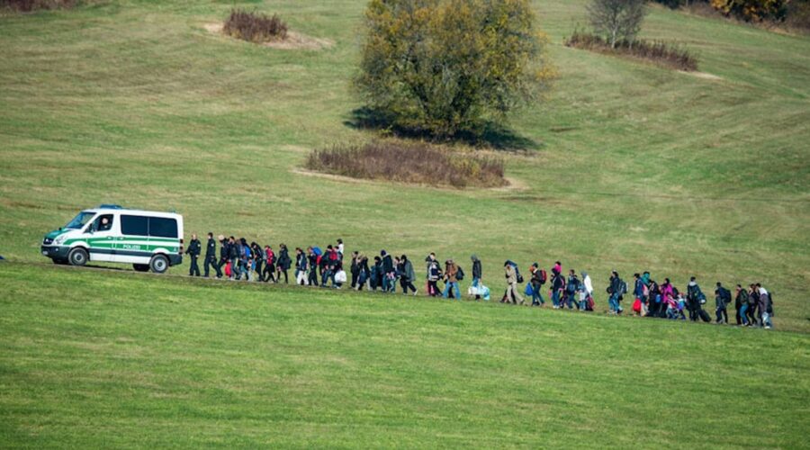 Almanya’da göçmen kaosu! Şehirlerde kurtarılmış bölgeler oluştu