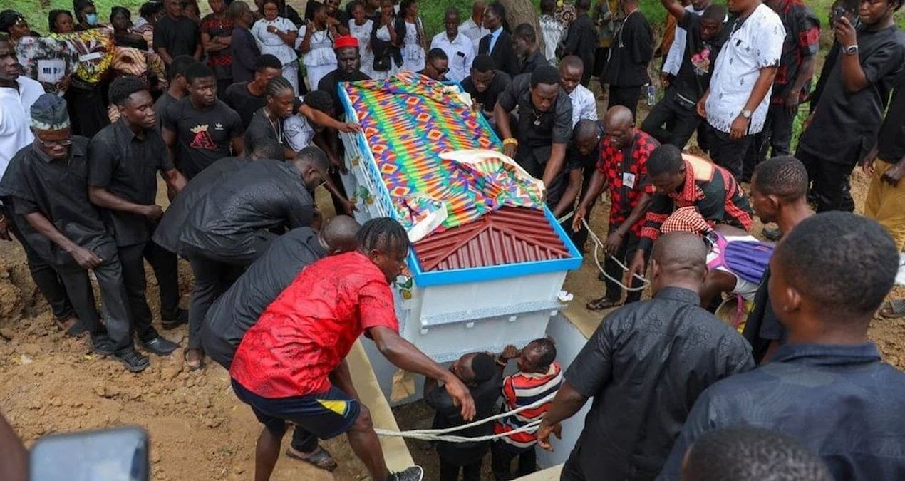 Cenazelerde yeni akım başladı! Tabutu görenler ağlamayı unutuyor