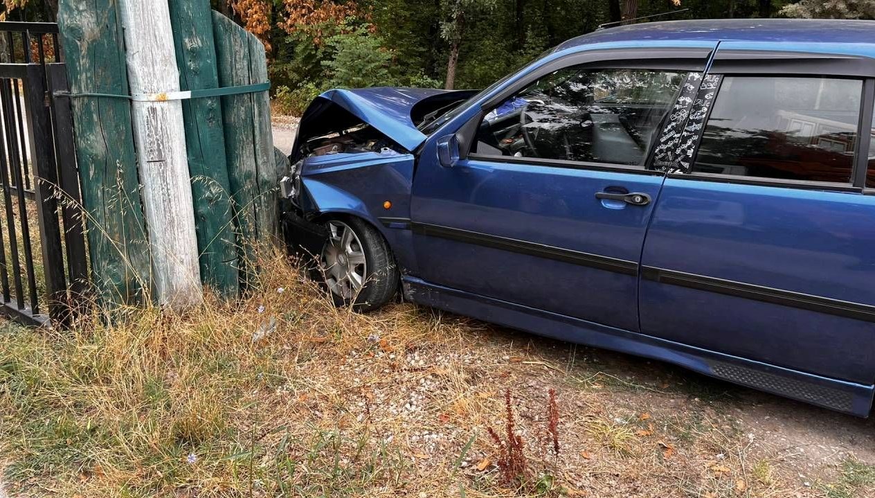 Direğe çarpan otomobildeki 4 kişi yaralandı