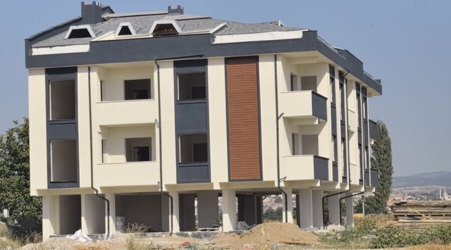 İnşaat işçisi havalandırma boşluğuna düştü