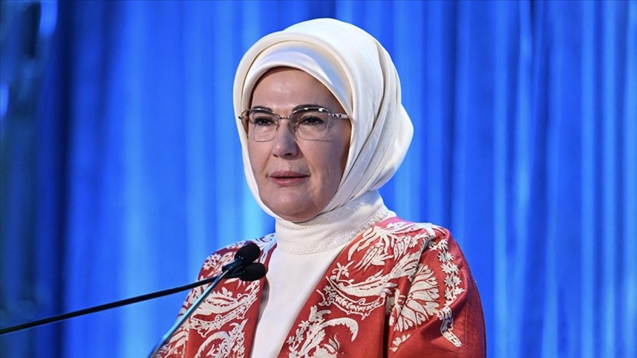 Galata Kulesi’ne yansıtıldı: Emine Erdoğan’dan dikkat çeken mesaj