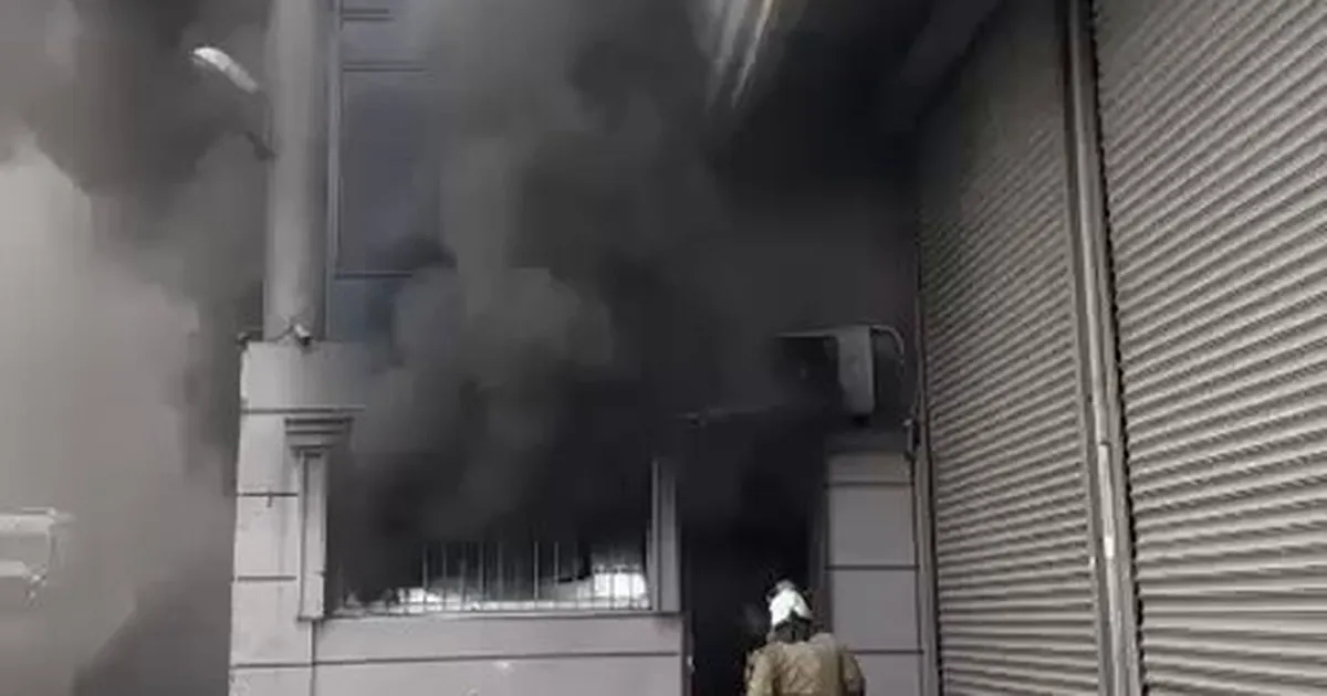 İstanbul Eyüpsultan’da iş hanında depo yangını!