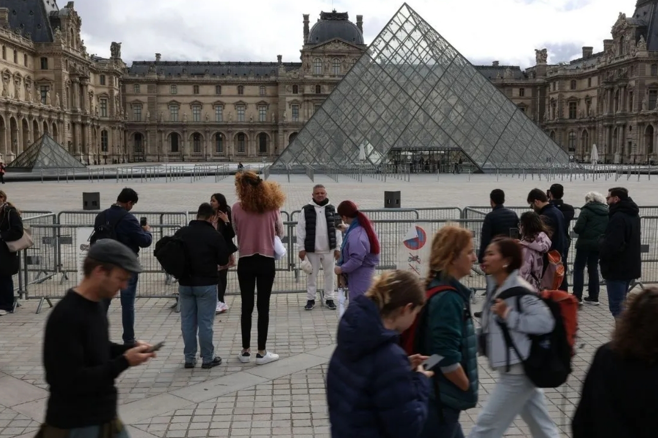 Louvre Müzesi, 19 Ekim soygunu sonrası mücevherlerini Fransa Merkez Bankası’nın 26 metre derinlikteki yeraltı kasasına taşıdı