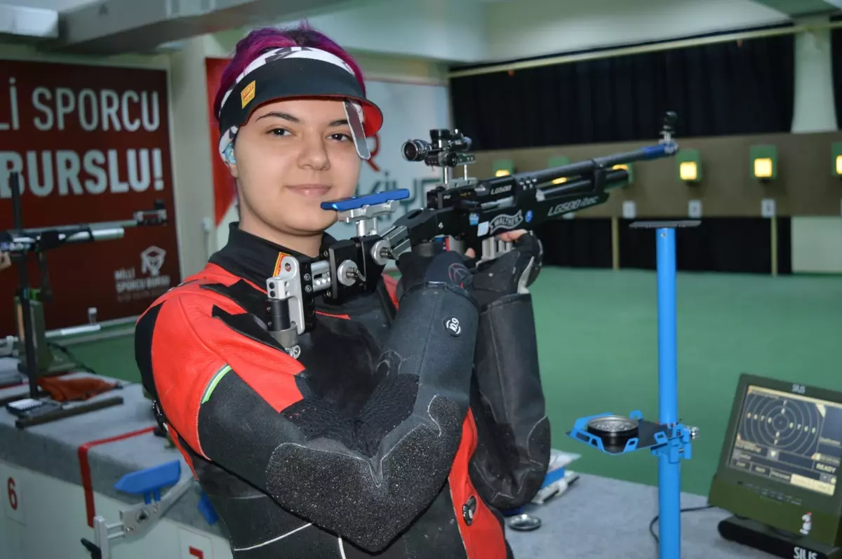 Rekortmen Kız Elif Berfin Altun, Dünya Şampiyonası İçin Hazırlanıyor