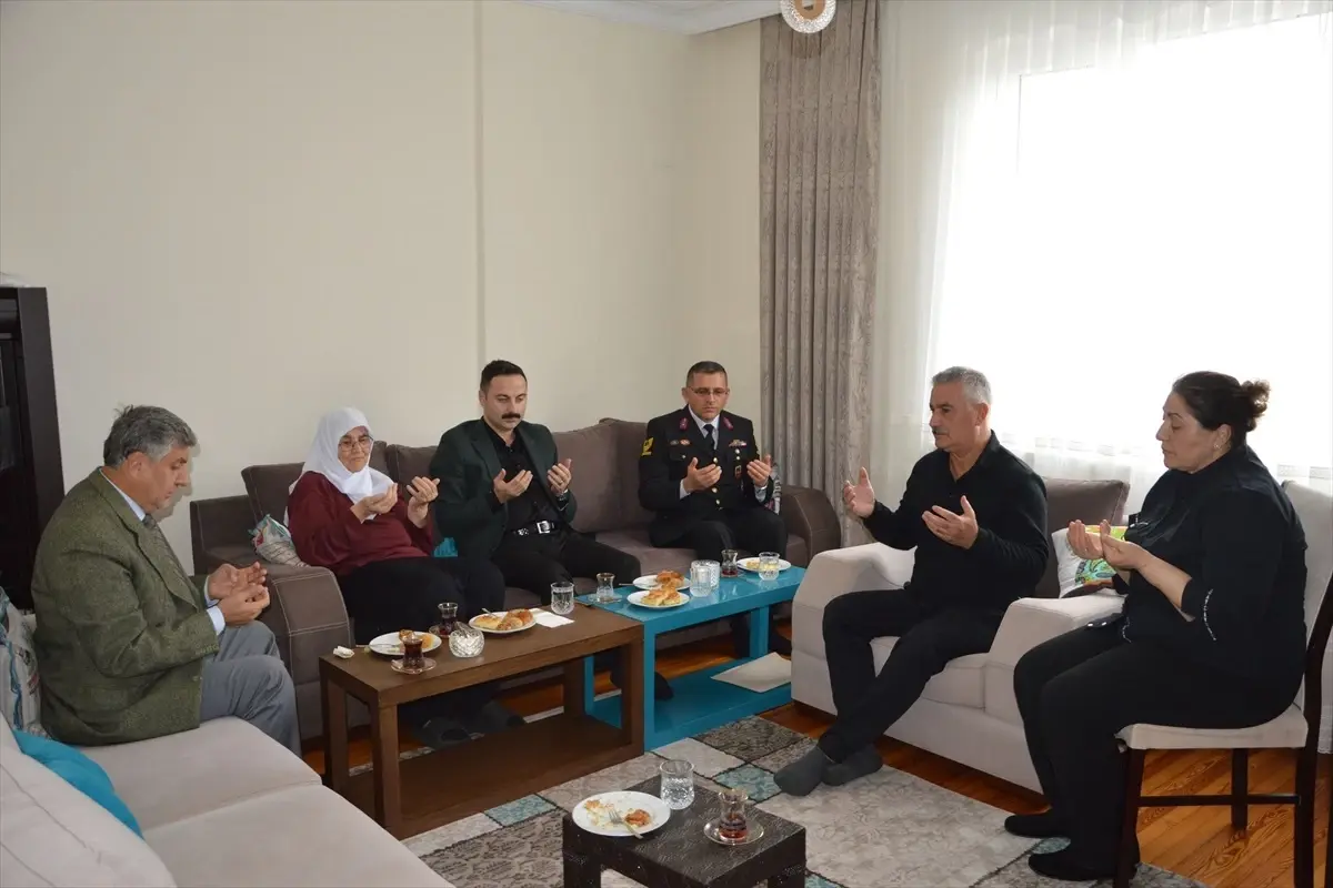 Şehidin Havza’daki ailesine gönderilen plaket teslim edildi