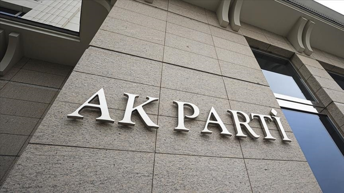 AK Parti’de komisyon üyeleriyle toplantı