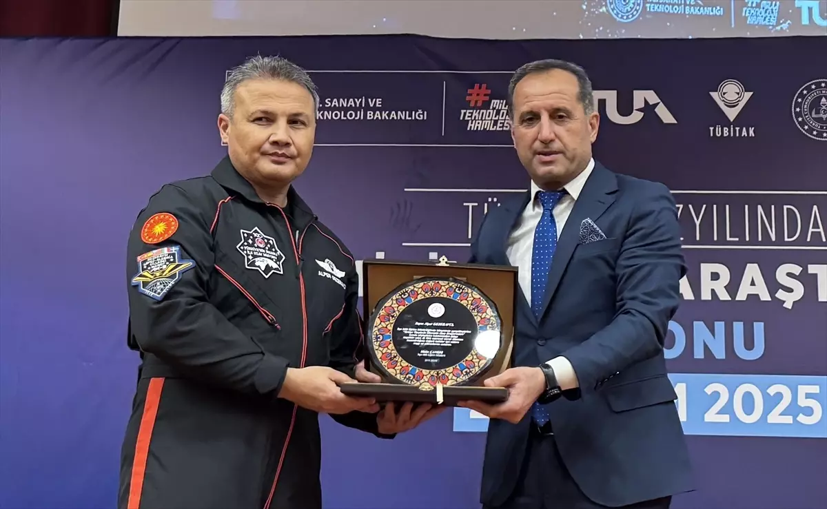 Alper Gezeravcı, Öğrencilerle Uzay Deneyimlerini Paylaştı