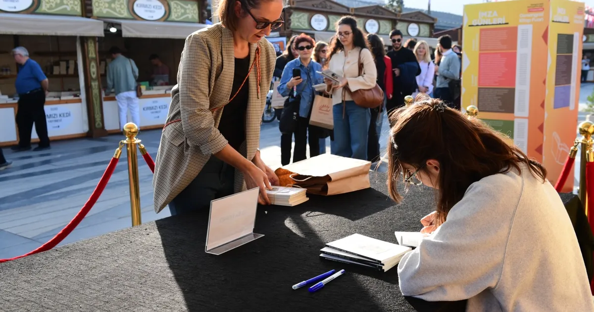 Bursa’da Osmangazi Kitap Fuarı’na İlgi Artarak Devam Ediyor