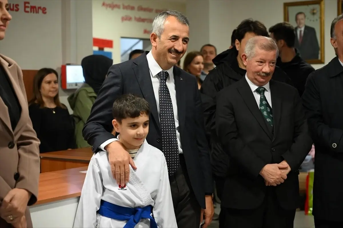 Edirne Valisi Sezer, Keşan Gençlik Merkezi Sporcularıyla Buluştu