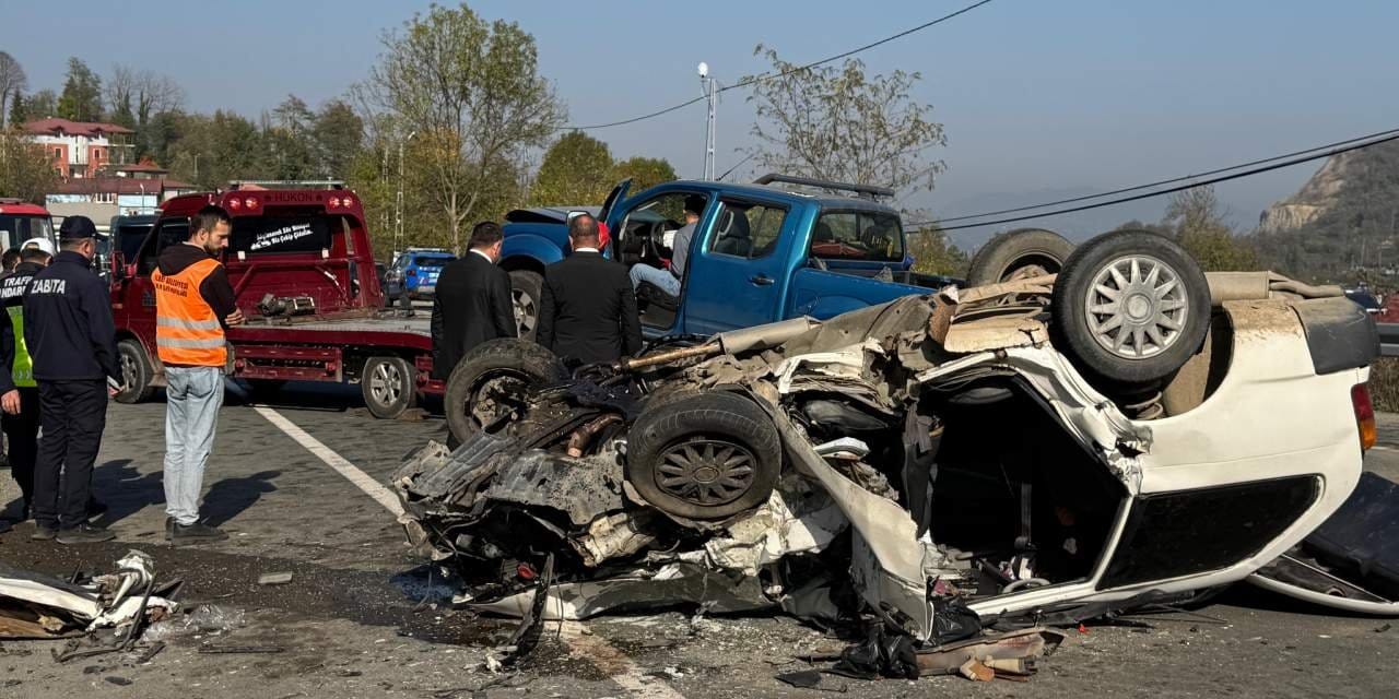 Ehliyetsiz sürücü kamyonetle çarpıştı: 1 ölü 2 yaralı