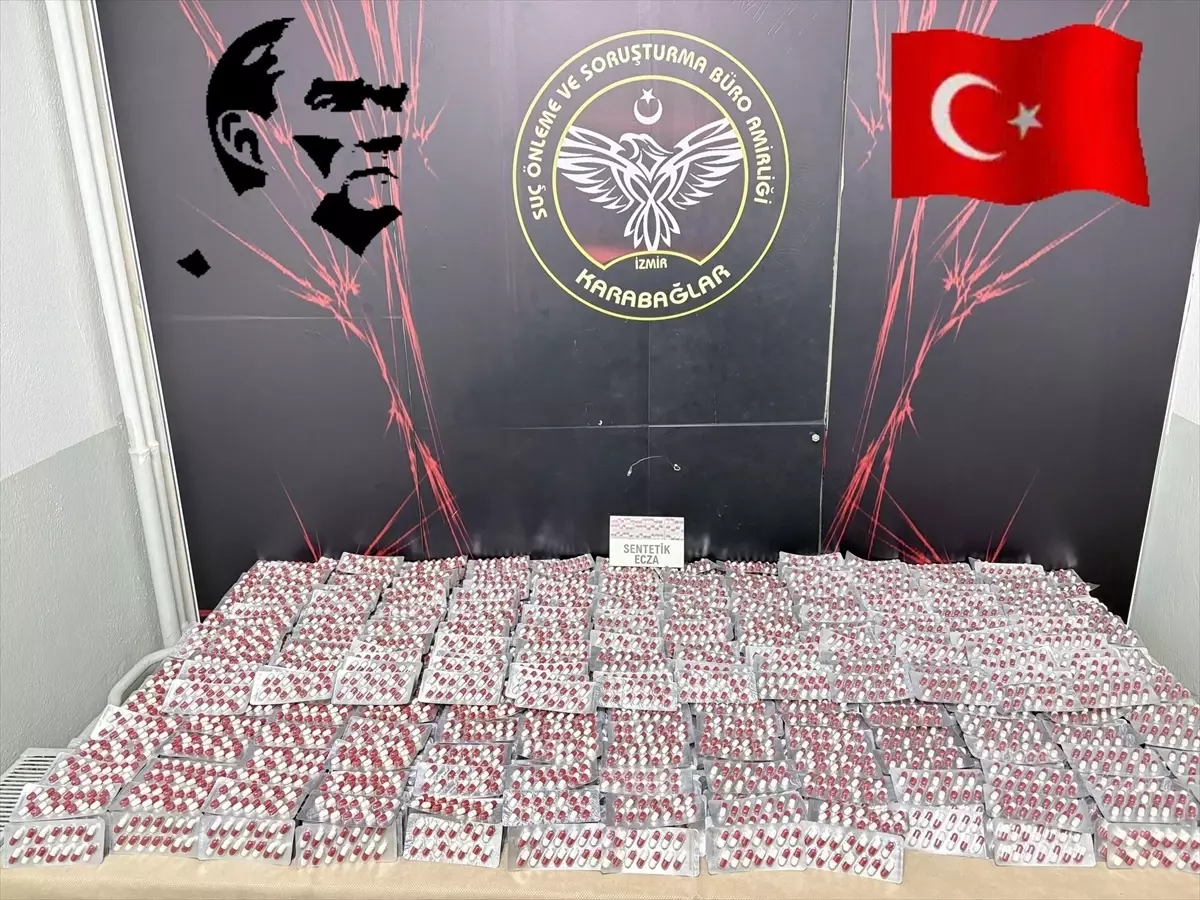 İzmir’de Uyuşturucu Ticareti Yapan 3 Zanlı Tutuklandı