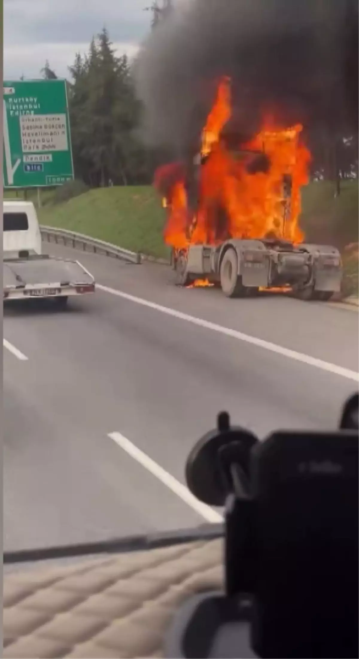 Tuzla’da Dorsesiz TIR Yangını