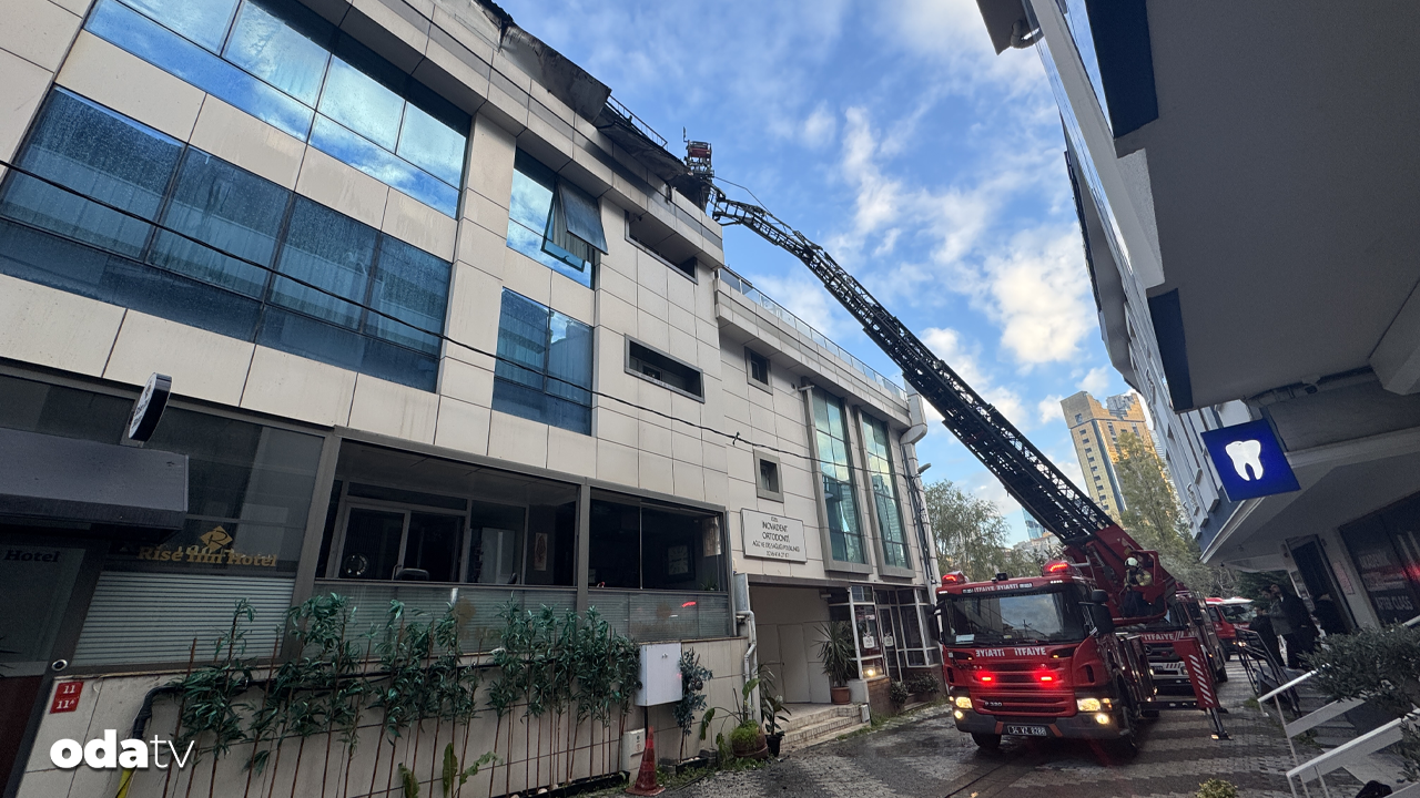 Ataşehir’de bir otelin çatı katında çıkan yangın paniğe neden oldu