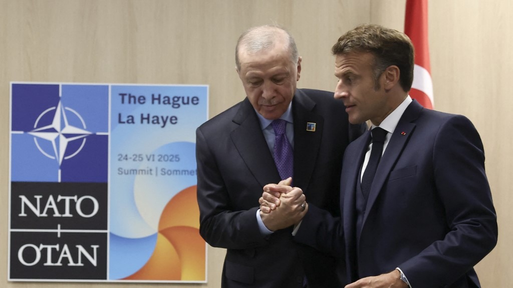 Cumhurbaşkanı Erdoğan Fransa lideri Macron’la görüştü