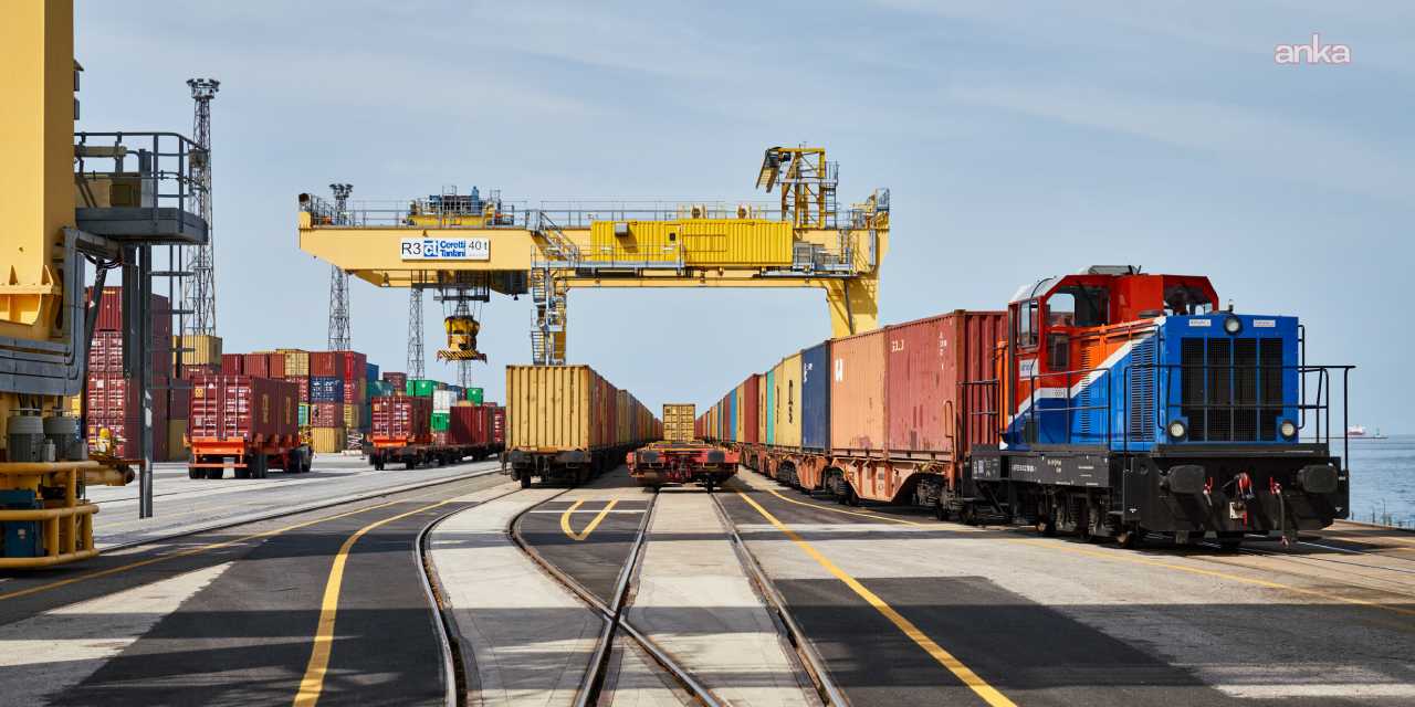 İtalyan polisi Türkiye’den gelen TIR’a el koydu: İçinden çıkanlar şaşkına çevirdi