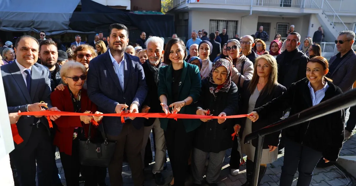 İzmir Karabağlar’da İleri Yaş Akademileri açıldı