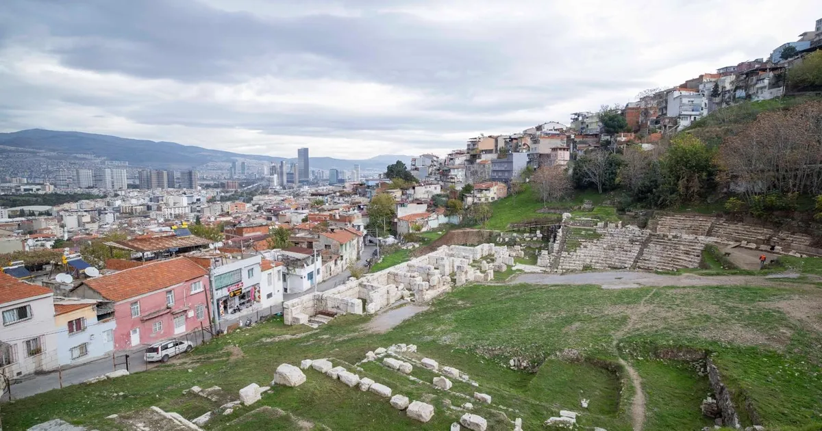 İzmir Smyrna Tiyatrosu gün yüzüne çıkıyor