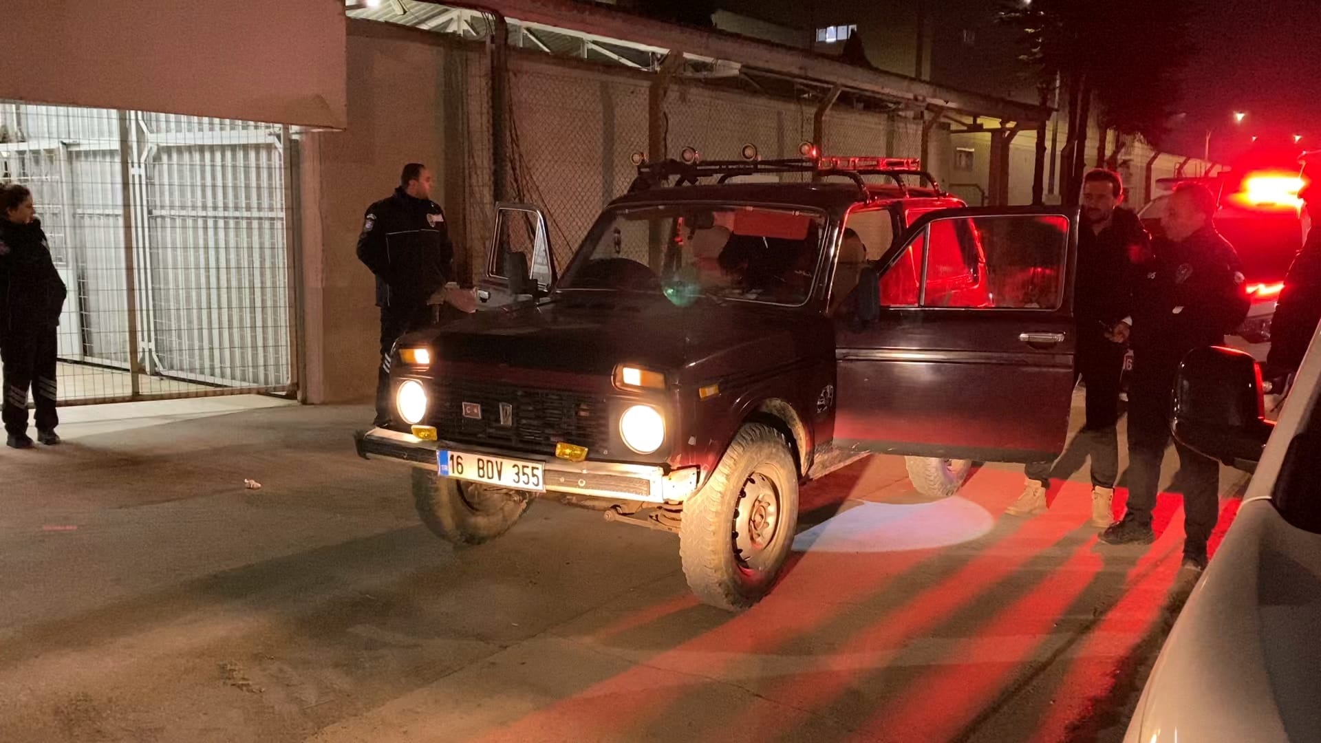 Polisten kaçarken ekip otosuna çarptı. Ehliyetsiz sürücüye 95 bin lira ceza