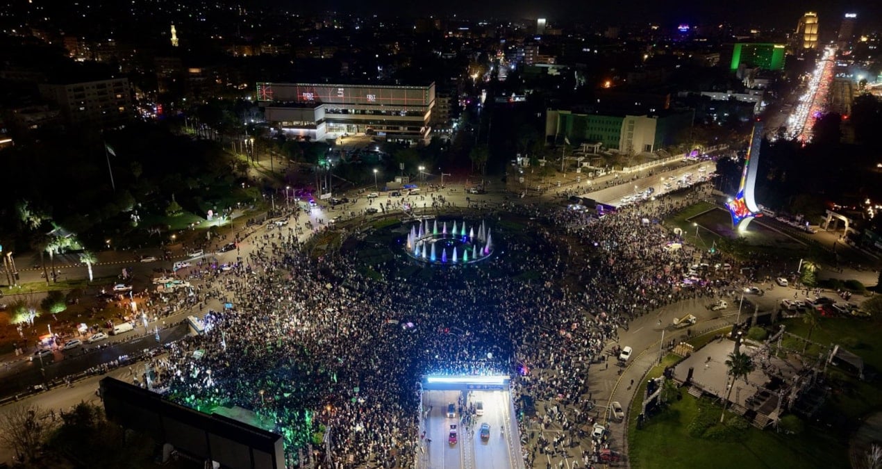 Suriyeliler meydanlara akın etti! Kutlama yaptılar