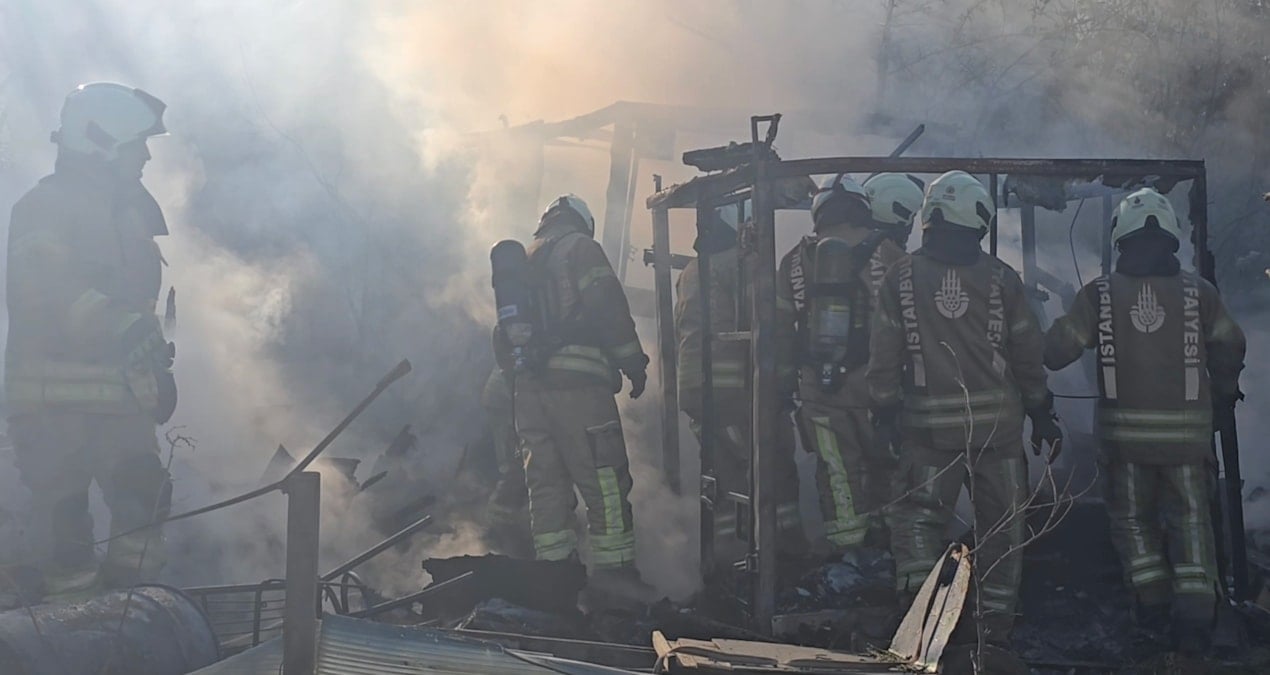 Tuzla’da gecekonduda çıkan yangın söndürüldü
