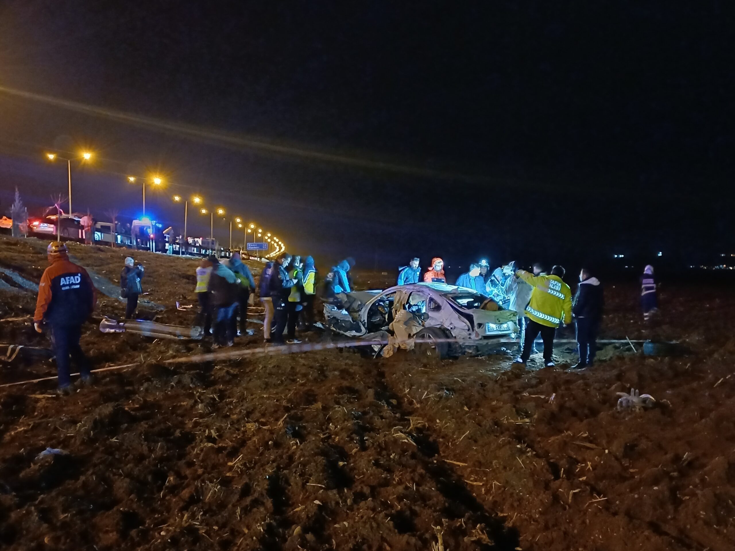 Batman’da katliam gibi kaza. İki araç da şarampole uçtu