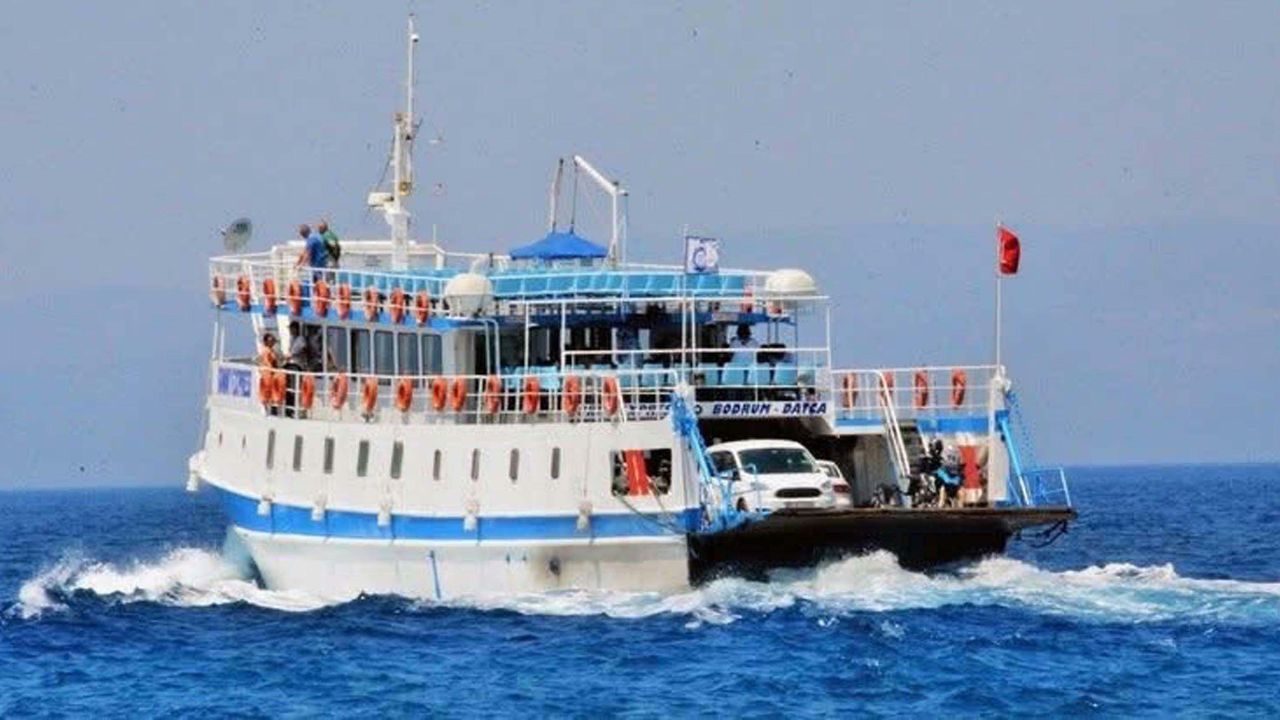 Bodrum’da fırtına; tekneler karaya oturdu, feribot seferi iptal edildi