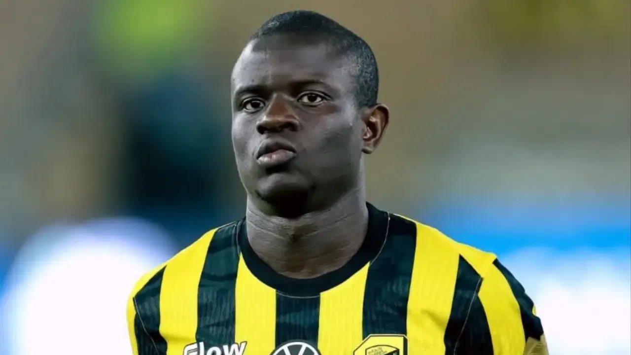 Fenerbahçe’ye transferi iptal olan Kante’den dikkat çeken hamle!