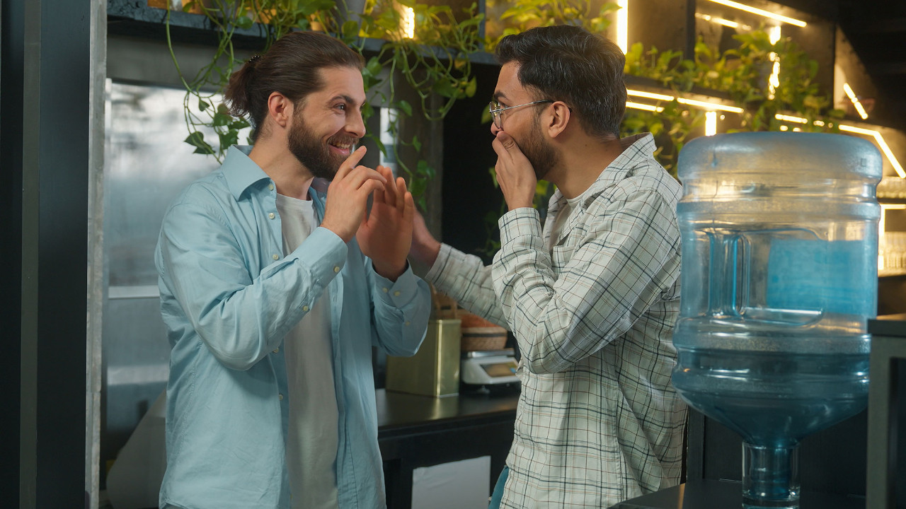 Ofis dedikodusunun şaşırtıcı faydası: Patronu çekiştirmek çok işe yarıyor