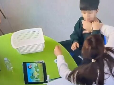 5 yaşındaki Otizmli çocuğa şiddet kamerada