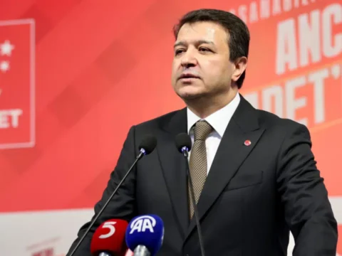 SP lideri Arıkan’ndan dikkat çeken soru: ‘Neden Trump hediye ediyor?’